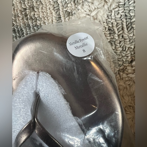 NWT Soléi Sea Indie Flip-Flop Sandals – Metallic Pewter - Picture 2 of 5